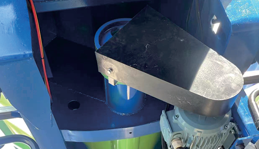 散裝飼料運(yùn)輸半掛車